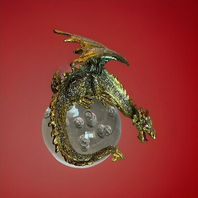 WINGED FLYING DRAGON MYTTHICAL CREATURE ON a PAPERWEIGHT GLASS BALL