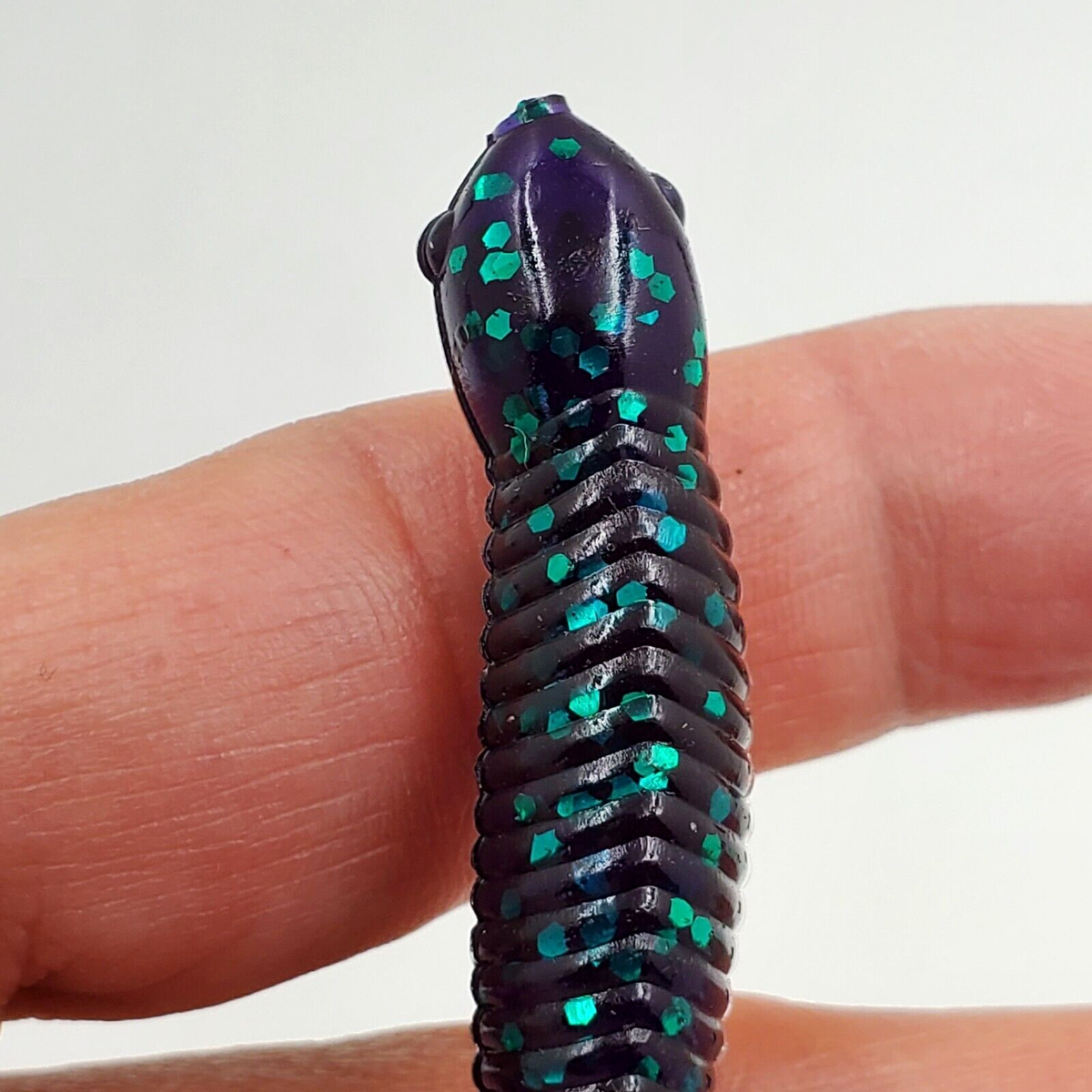 ピ*ん様 HELLOS New Larva TENT Chacoal Green New Ecogear Twintail Purple With Green Flake Trailer Grub 10 Count