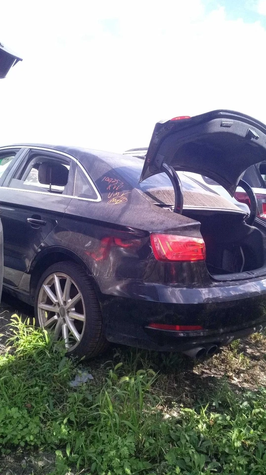 2015-2016 Audi A3 Washer Fluid Reservoir OEM 5Q0955453R Black 1.80L Foto 4 de 4