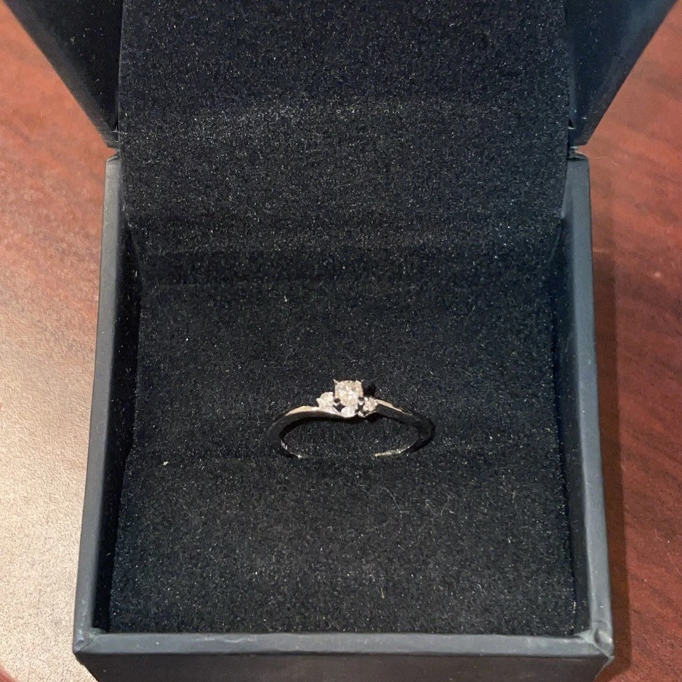 1/6 CT. T.W Diamond Three Stone Promise Ring in 10K White Gold - Image 3 of 4