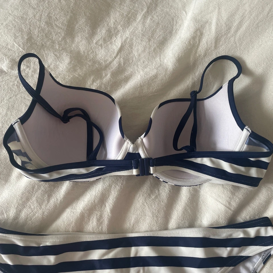 Sehr gut erhaltener Bikini im maritimen Stil  - Bild 4 von 4