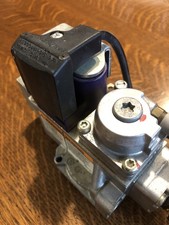 Honeywell / Lennox VK8115V Gas Valve ...Used
