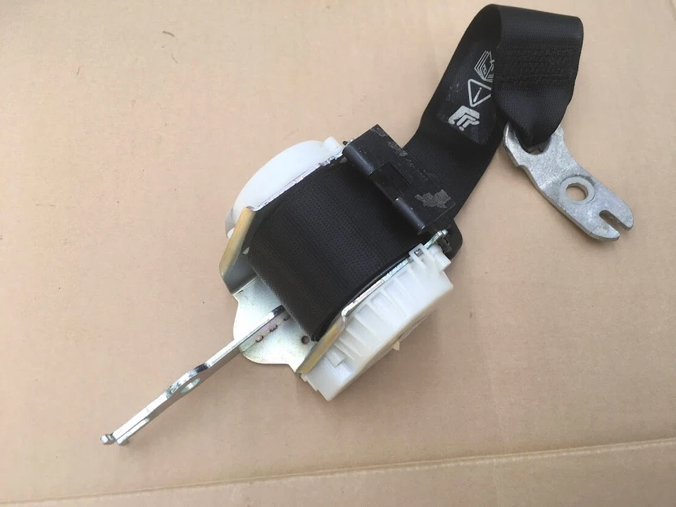 BMW 535i E60 2008-2010 cinturón de seguridad trasero centro 33061256 OEM. Foto 3 de 4