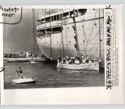LIFEBOAT RESCUE of Flaming Ship 'BIANCA C' After Explosion 1961 Press Photo
