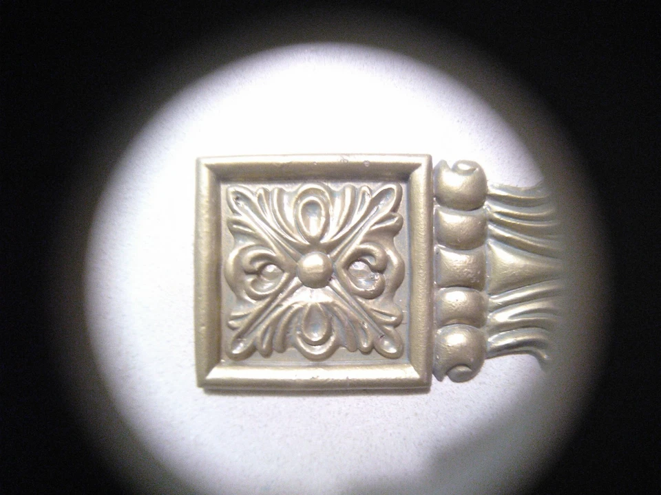 10-1/4" de alto × 3" de largo, detalles de muebles decorativos dorados, salvamento, Foto 2 de 4