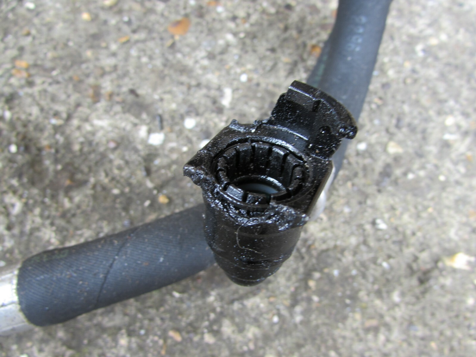 Jaguar XF X250 2.7 Diesel Gearbox oil cooling pipe 9X237R081AC eBay