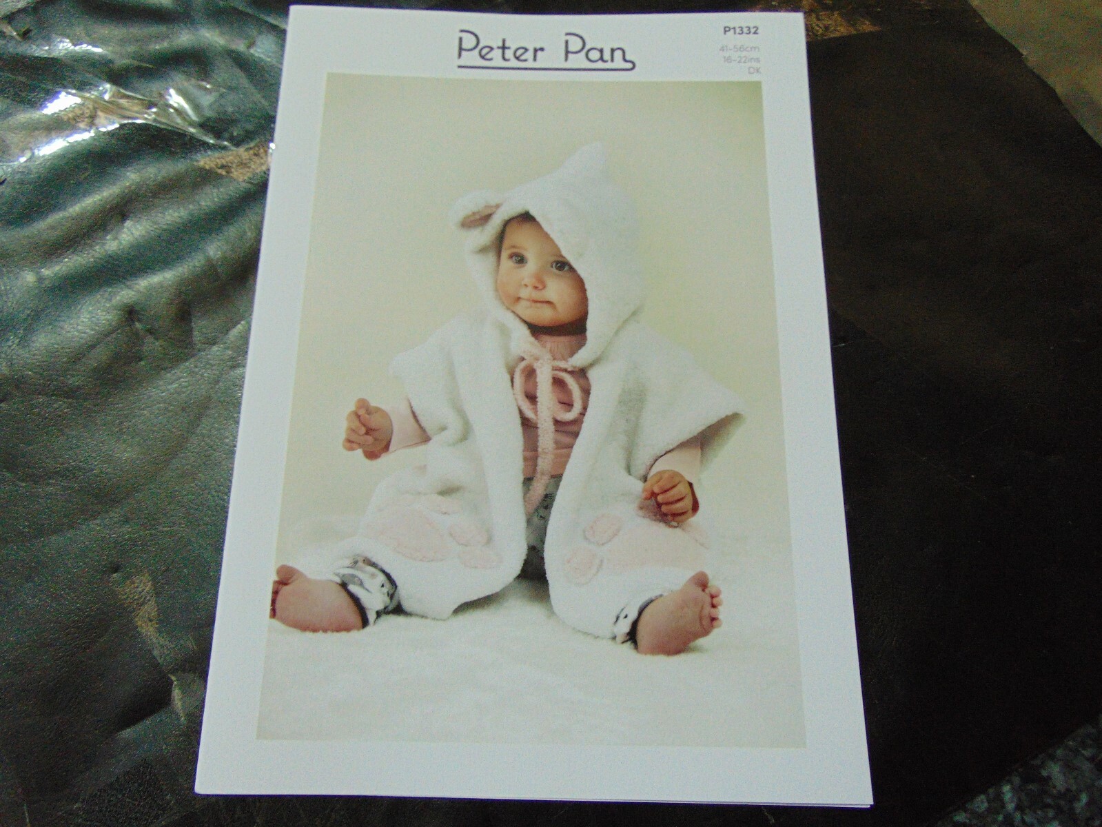 PETER PAN Double Knitting Pattern P1332 Poncho