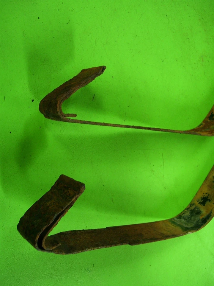 65 Chevy Impala SS 2-дверный жесткий верх задний топливный бак монтажные ремни OEM пара  - Изображение 2 из 4