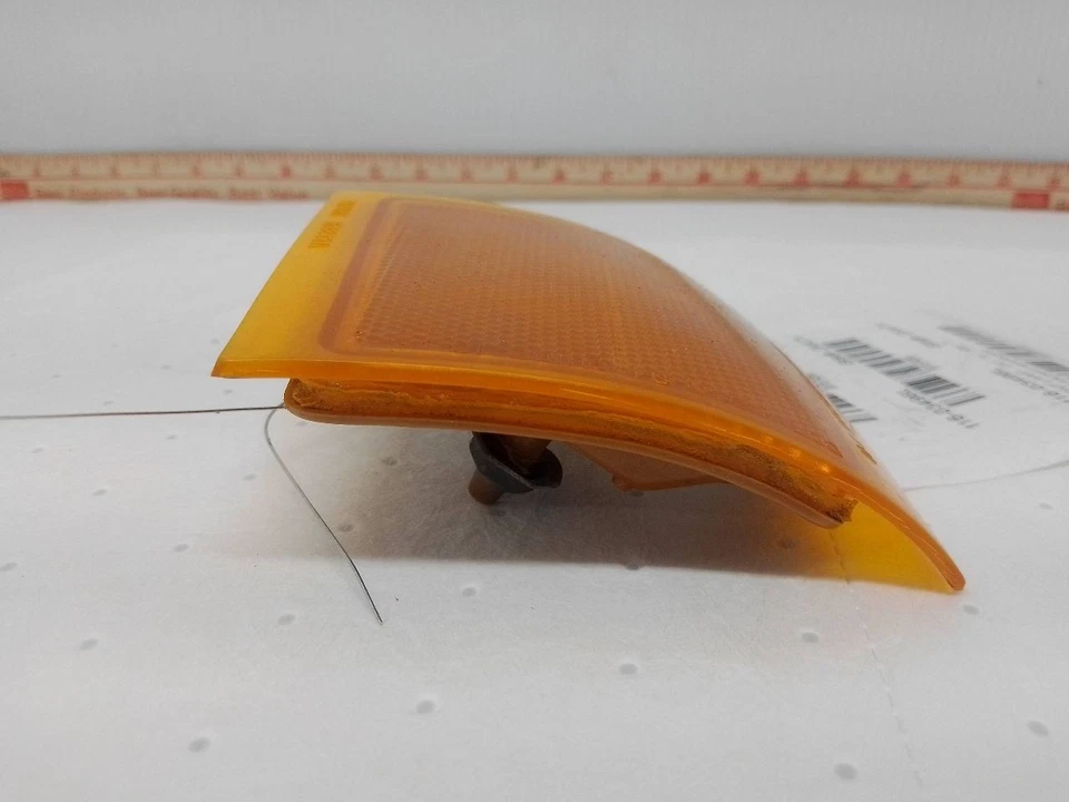 Reflector de marcador lateral izquierdo del conductor de 1997 Chevrolet Suburban 1500 11574255 Foto 3 de 4