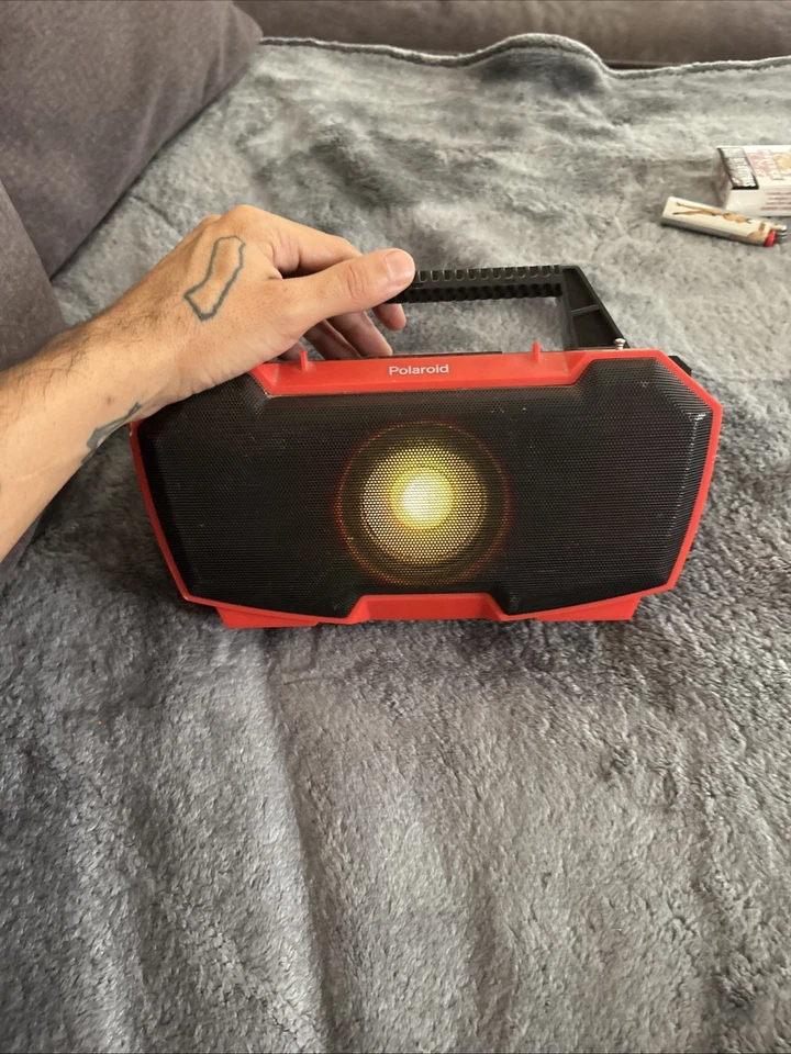 Polaroid PBT Wireless Bluetooth Speaker Red Works very loud - Image 3 of 3