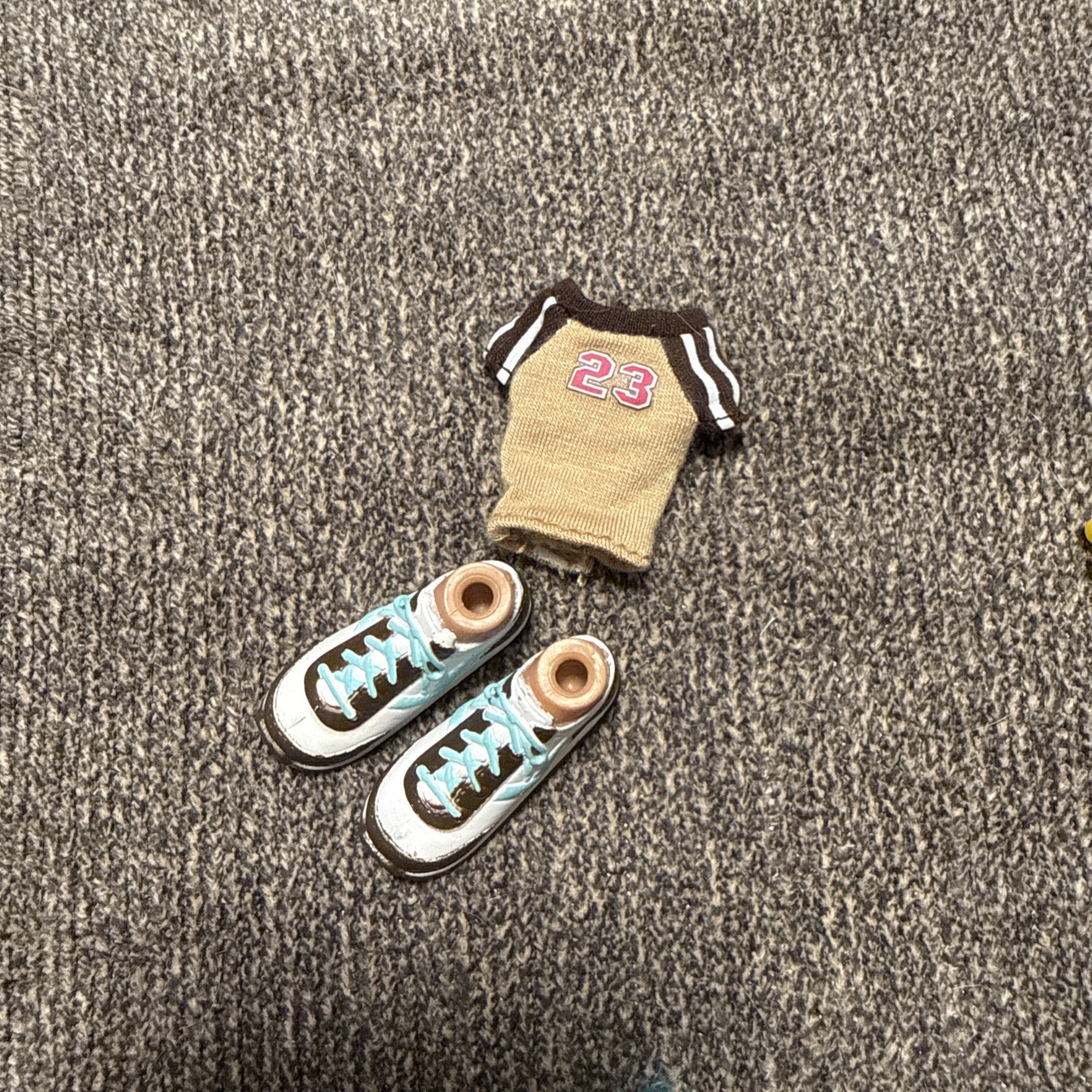 BRATZ DOLL MGA REPLACEMENT SHIRT & SHOES FOR BACK TO SCHOOL 