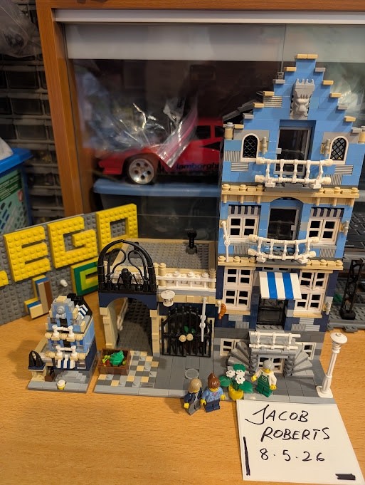 LEGO 10190 Market Street plus bonus mini Market Street