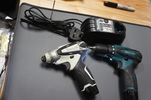Makita Twin Set 10,8 V Li-Ion Akkuschrauber HP330D Kombibohrer TD090D Schlagschrauber