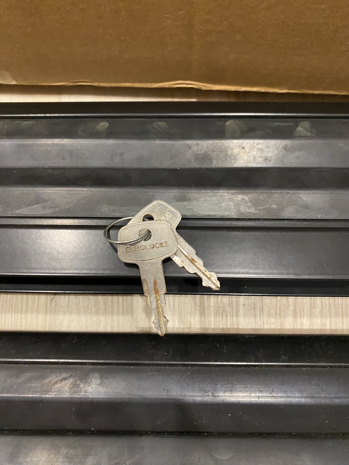 Yakima Big Powderhound Rooftop Rack Carrier Skis Snowboards W/ Locks