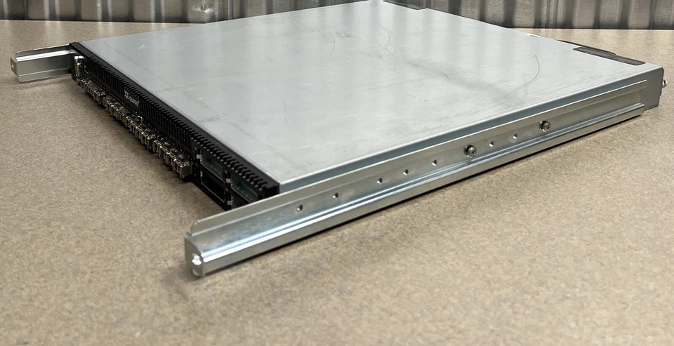 Conmutador de canal de fibra de 16 puertos QLOGIC SANbox 5600 SB5600Q-08A C Foto 4 de 4