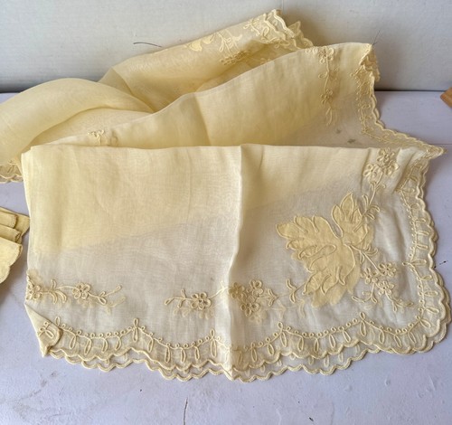 Mantel/bufanda vintage sin usar 4 servilletas amarillo organdí 40x40" - Imagen 3 de 9