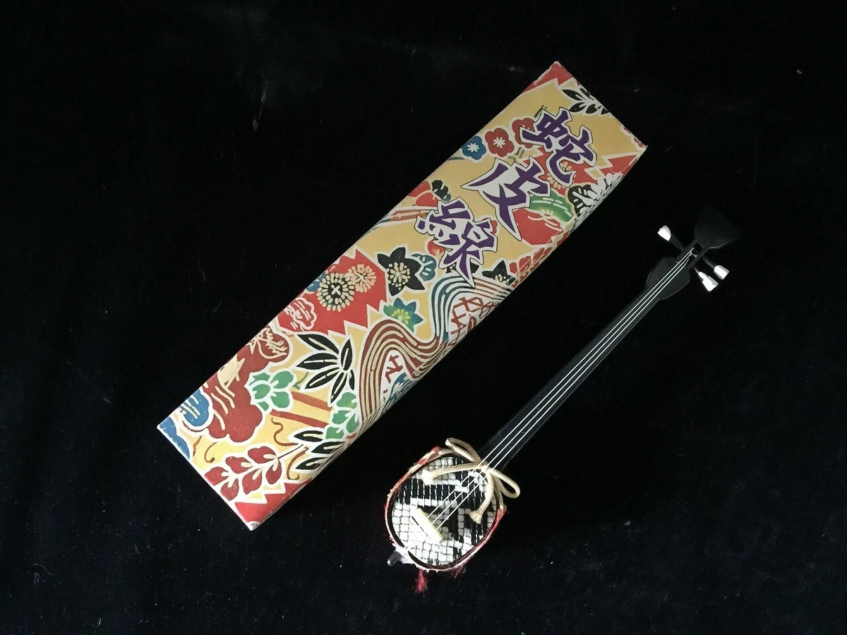 N0642 Japanese OKINAWA Traditional Guitar SANSHIN OKIMONO Vintage Interior  | eBay