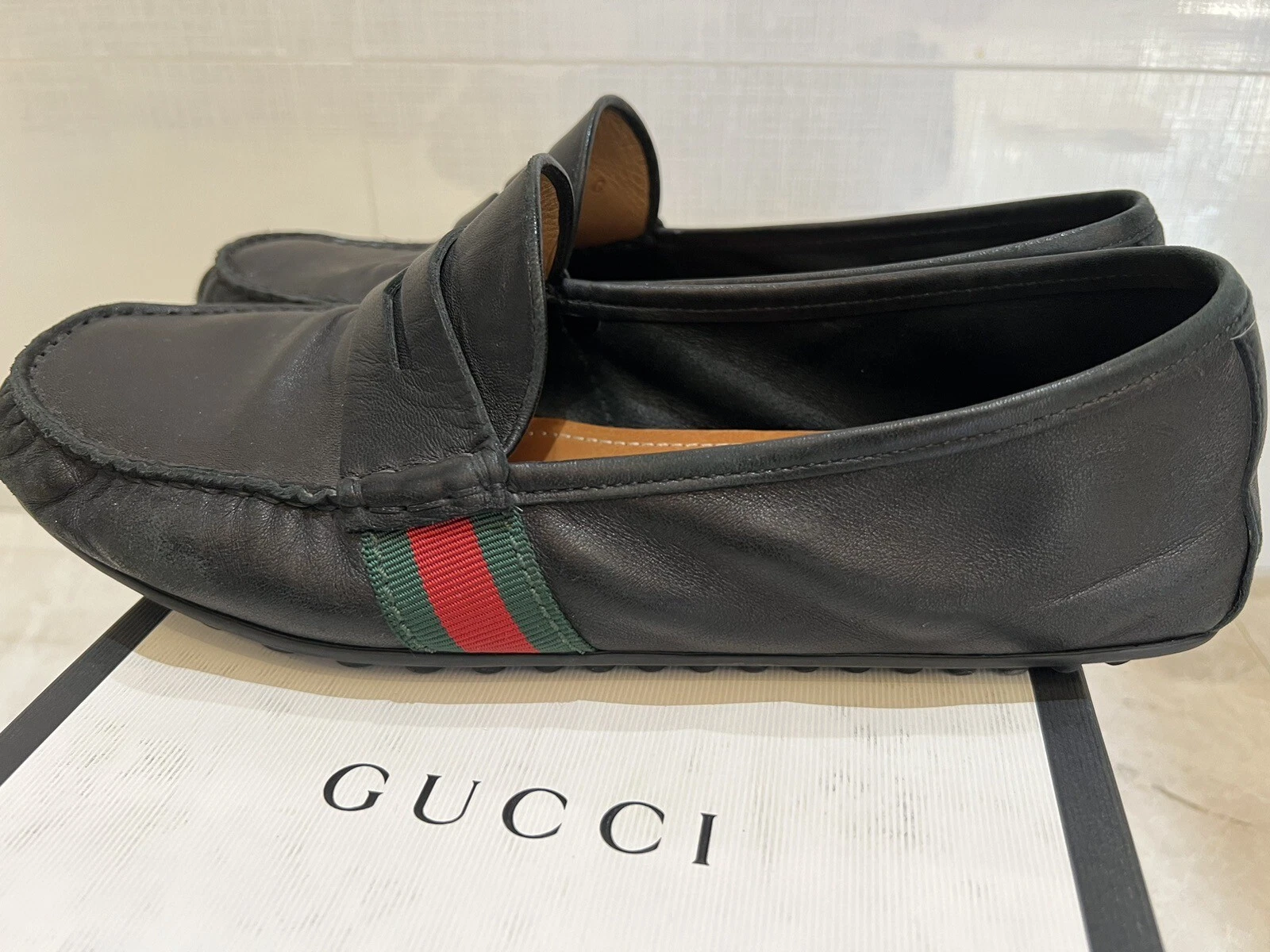 Mocassin de conducteur homme en cuir noir Gucci taille 8 avec détails tissés et sac à poussière
