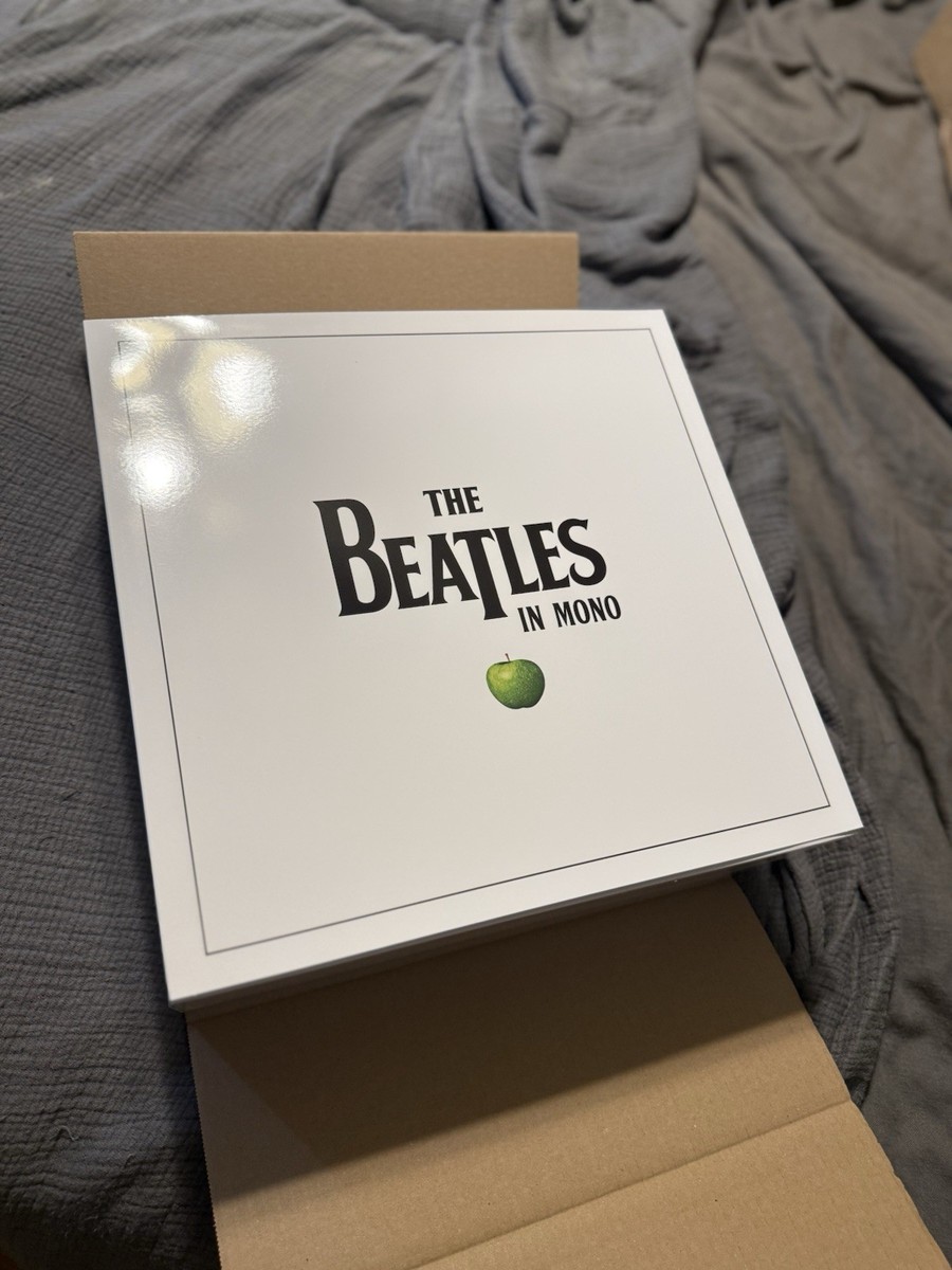 「The Beatles In Mono」 海外版BOXセット The Beatles In Mono: 14 LP Box Set - The Beatles Official Store