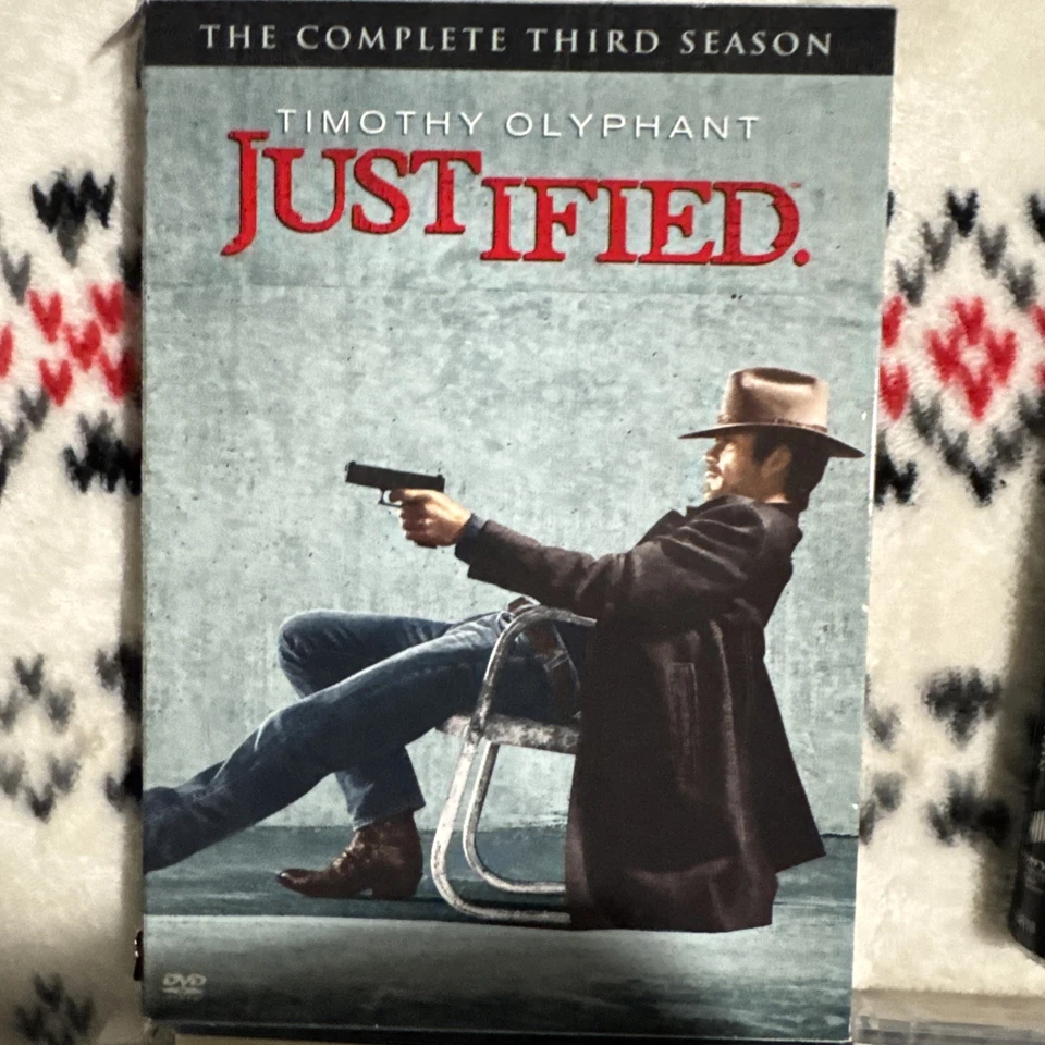 DVD Collection/ Action & Comedy Tv Series- Hidden Gems, Louie, Justified & Legit Foto 2 de 4