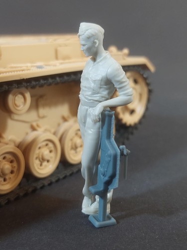 PanzerArt, FI35-238, German Tank Mechanic at work No.1, Scale 1/35 - Bild 3 von 4