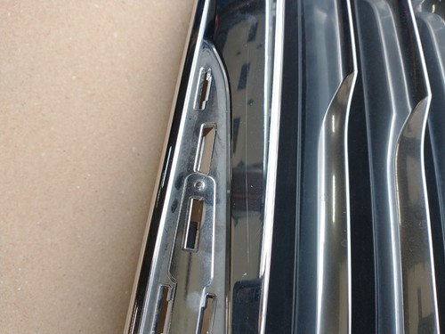 USED 2011-2014 Chrysler 300 300C CHROME & BLACK STYLE GRILLE GRILL 68127942AB - Picture 6 of 23