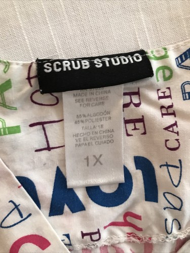 Scrub Studio SCRUB TOP Size 1 X -White Background-Peace/Hope/Love Words - Picture 4 of 10
