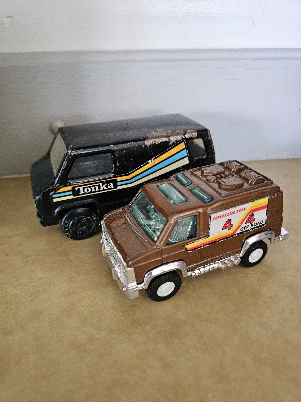1976 Tootsietoy 4" Brown 4x4 Van  "4 by 4 Off Road"  USA Delightful Van Tonka