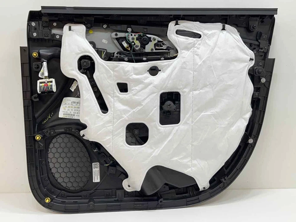 Chevrolet Blazer 2019-2022 panel de moldura de puerta delantera izquierda OEM 84809192 NEGRO_HOU Foto 4 de 4