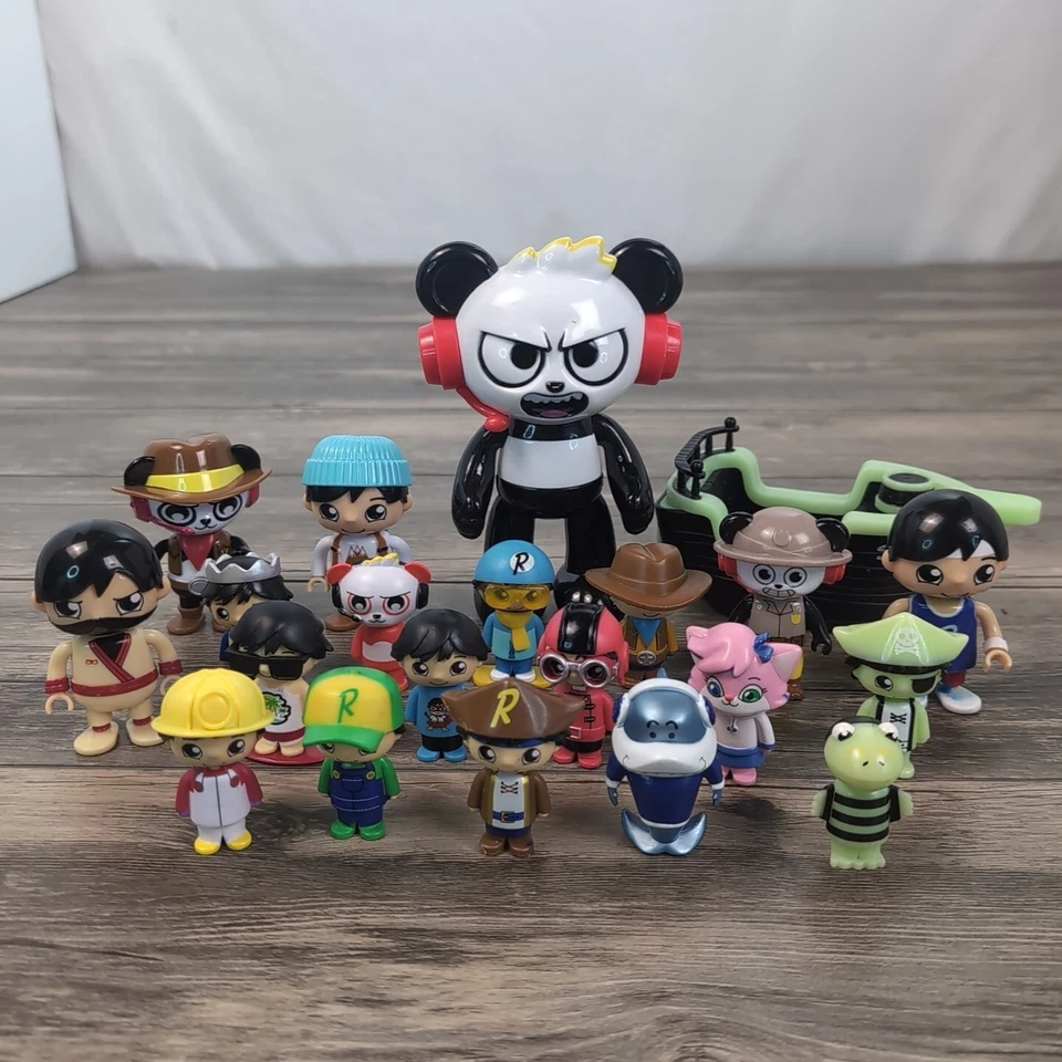 Lote de juguetes Ryan's World And Friends combo panda con 21 piezas en total figuras y barco Foto 3 de 4