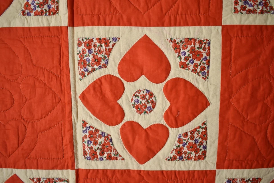 Большое винтажное антикварное лоскутное одеяло 40-х с аппликацией в виде красных и белых сердец ~яркое красное! - Изображение 3 из 4