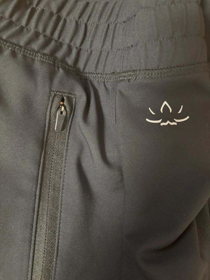 Pantalones cargo Beyond Yoga City Chic pierna ancha negros pequeños usados en excelente estado Foto 3 de 3