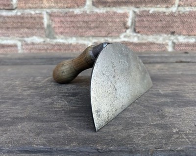 Vintage ungewöhnliche Lederarbeiter 5 1/2'' Halbmond Kopf Schneider Sattler altes Werkzeug