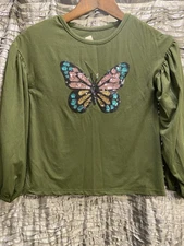 Extremely Me Green Long Sleeve Butterfly Top for Girls Size 10/12 Pre-owned
