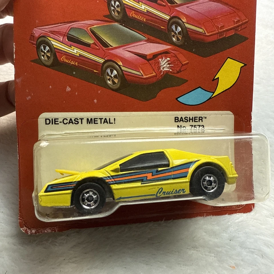 Vintage 1983 Hot Wheels Crack Ups Basher #7573 Yellow Cruiser MOC NEU Kartenschaden - Bild 2 von 4