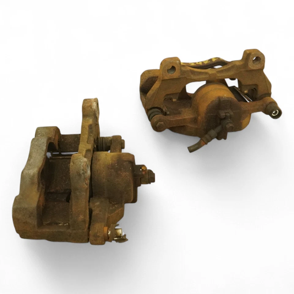 Тормозной стопор суппорт передний левый правый левый правый левый правый левый правый комплект из 2 оригинальных 08–13 Infiniti G37 V36 - Изображение 3 из 4