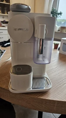 Nespresso Kaffeekapselmaschine DeLonghi Lattissima One Evo EN510.W Weiß
