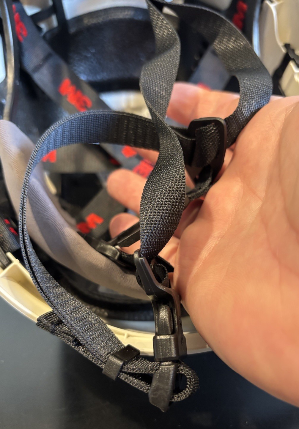 3M SecureFit Safety Helmet White X5001-ANSI Climbing Style Ratchet X5000 Size 50