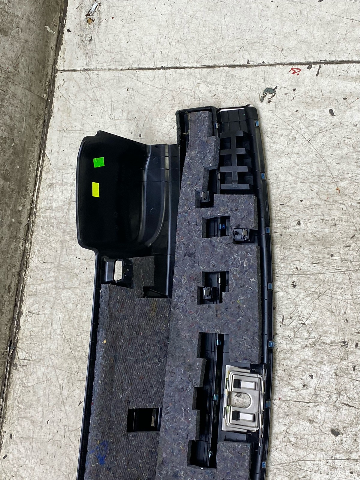 2015-2020 BENTLEY BENTAYGA OEM REAR TRUNK SILL SCUFF PLATE LOCK PANEL 36A864483