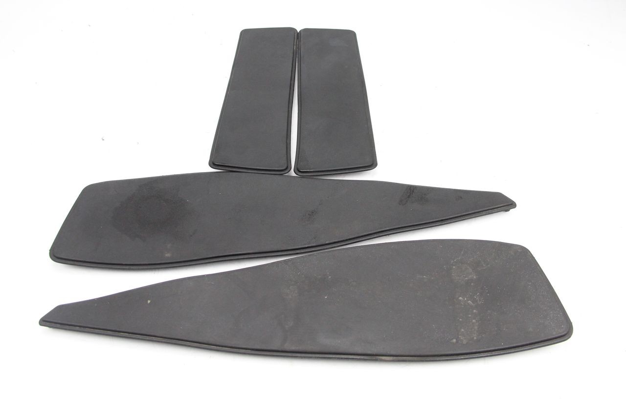 FLOOR PANEL RUBBER - PEUGEOT SATELIS 125 (2013 - 2018)