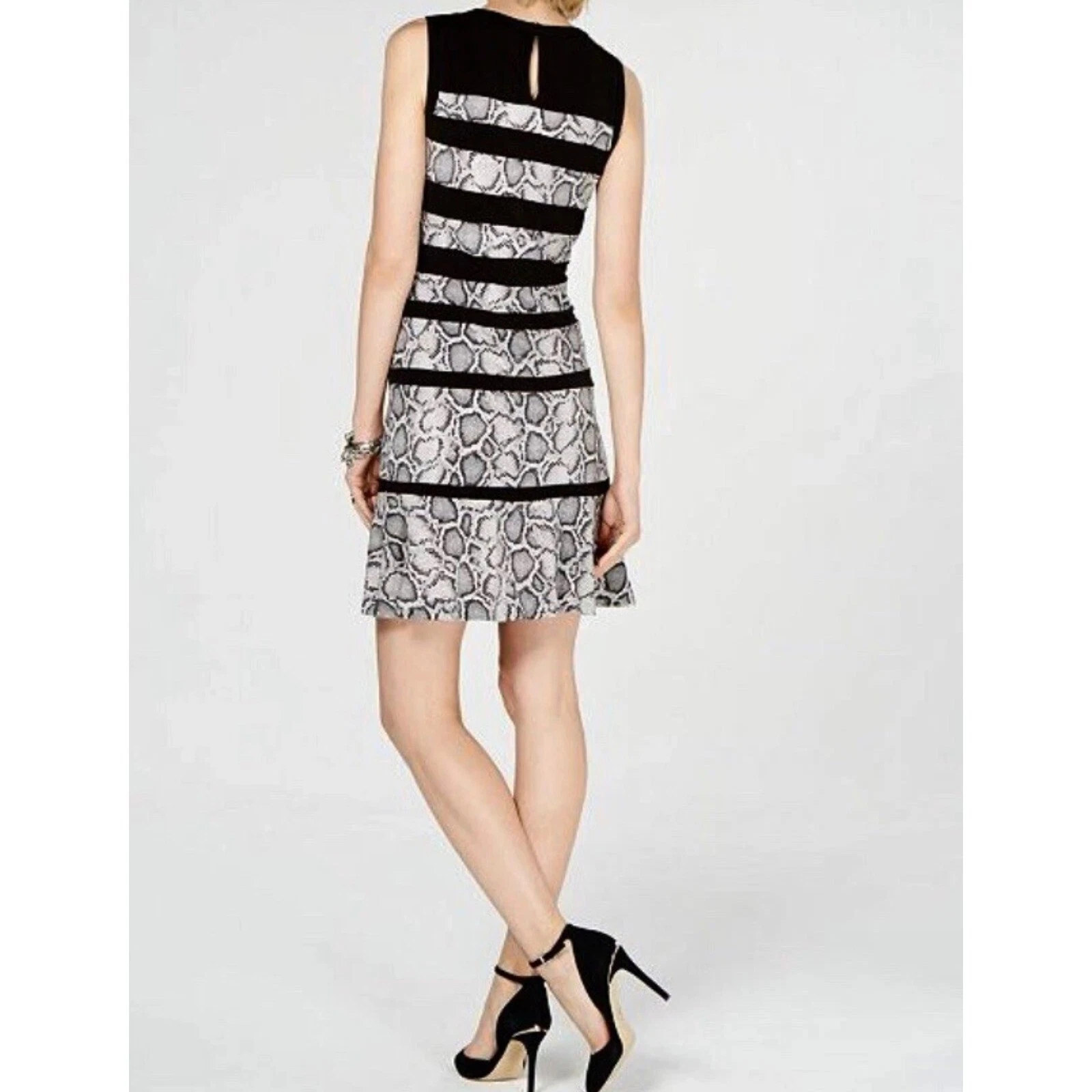 Abito Michael Kors smanicato stampa serpente righe vestibilità piccola svasato nero grigio