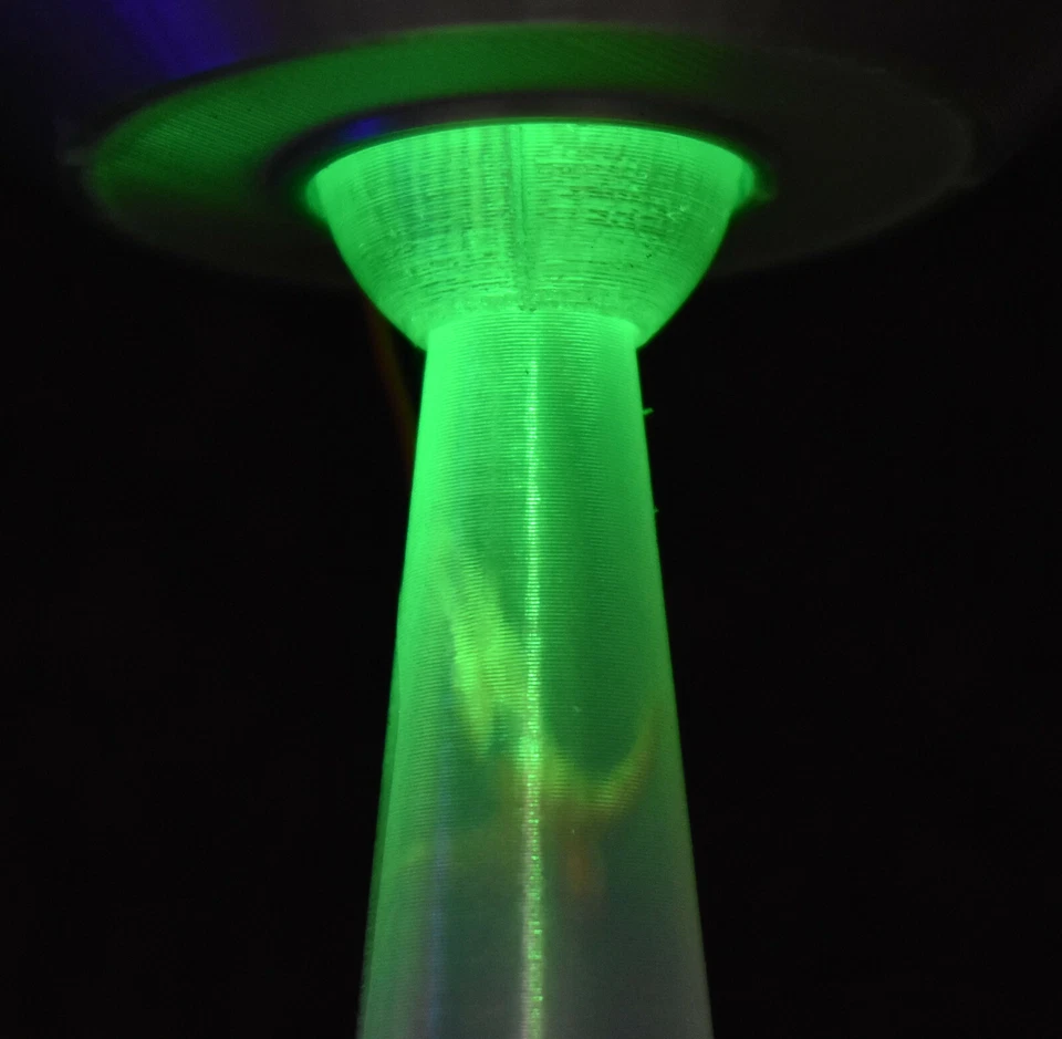 8" TaLL 1:87 Classic 1950s Silver UFO Flying Saucer LED GREEN Orb Abduction Beam - Image 3 of 4