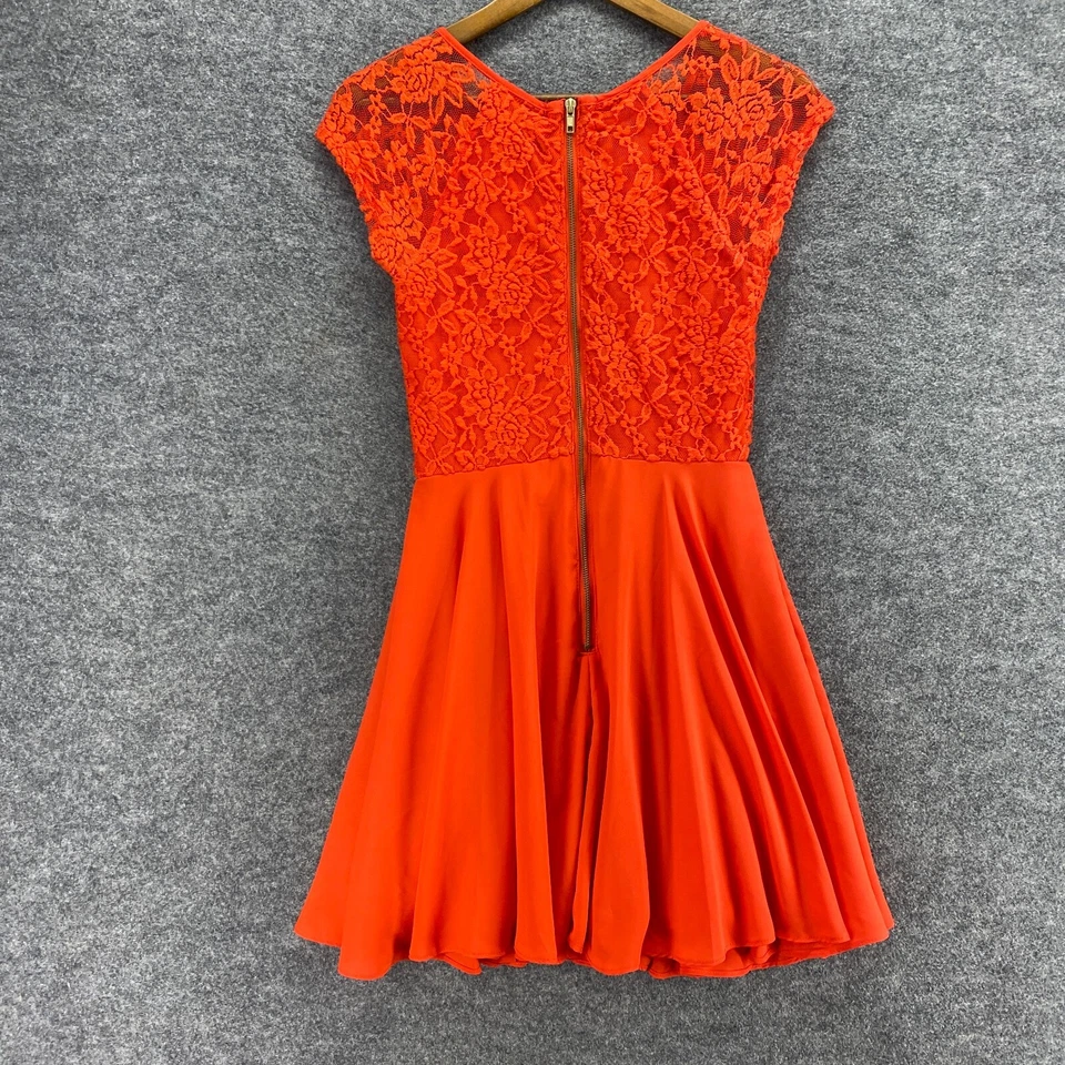 GB Dress Women 3 Red Floral Crochet Sheath Short Lined Zipper Short Sleeve - Image 2 of 4