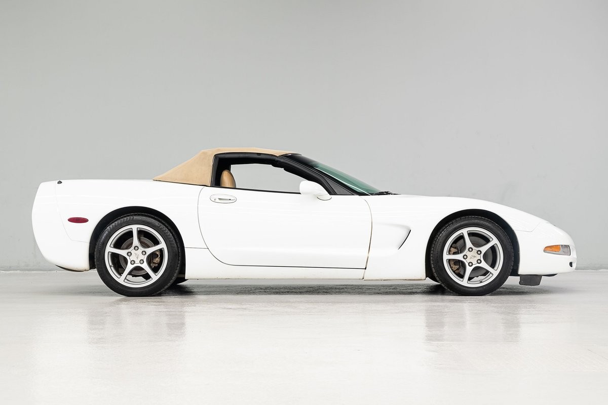 1998 White Chevrolet Corvette   | C5 Corvette Photo 8