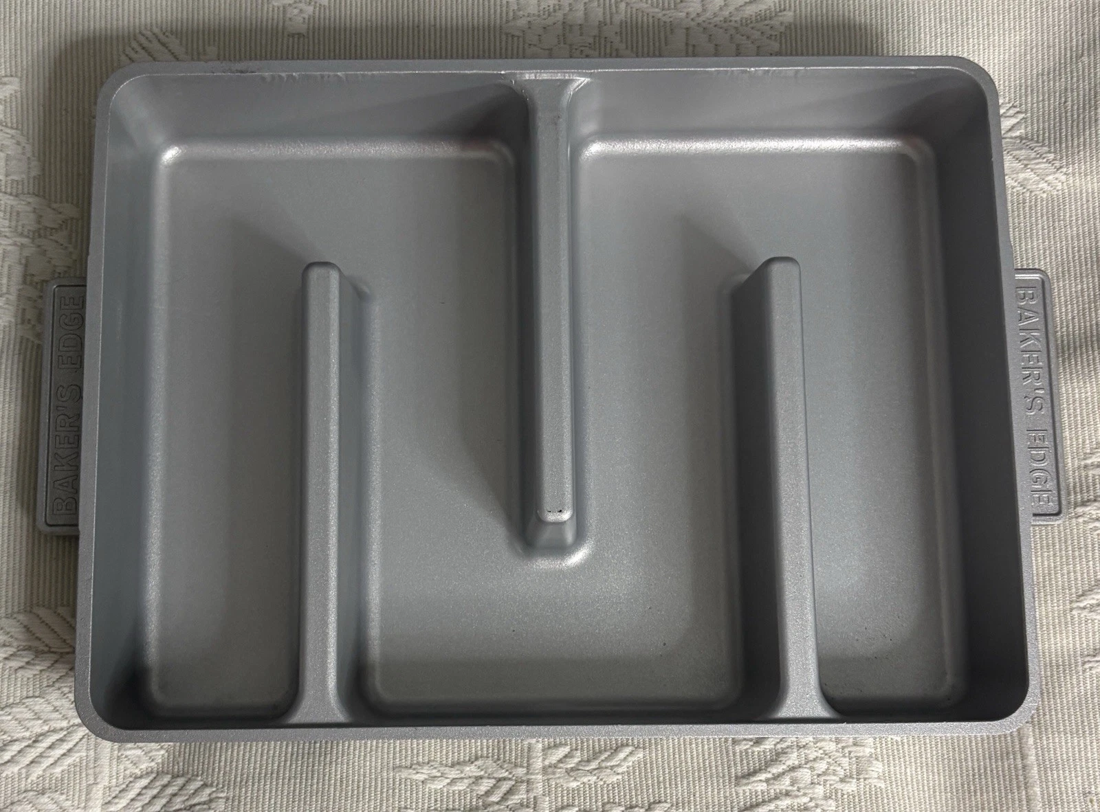 Baker's Edge Brownie Pan Edge Lovers 9x12 Cast Aluminum Non-Stick ~ Made in USA