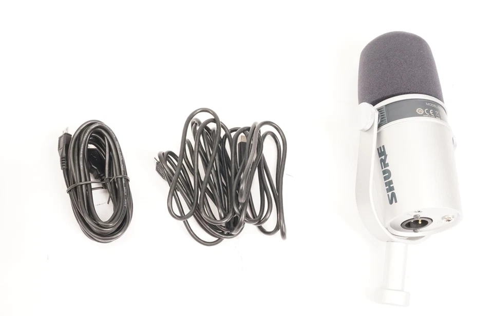 Shure MV7 MFi Certified Podcast Microphone with USB and XLR outputs (Silver) - Image 2 of 4