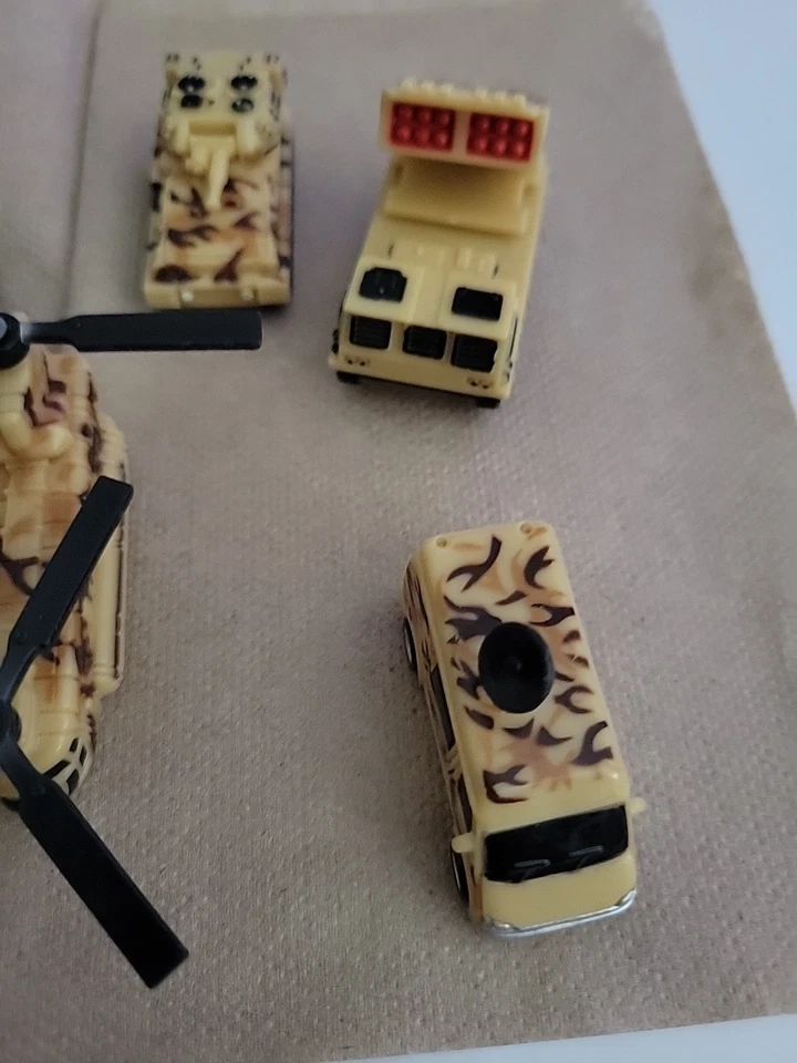 7 Pcs 1997 Mattel Hot Wheels Planet Micro Tank Helicopters MRLS Micro Machines - Image 4 of 4