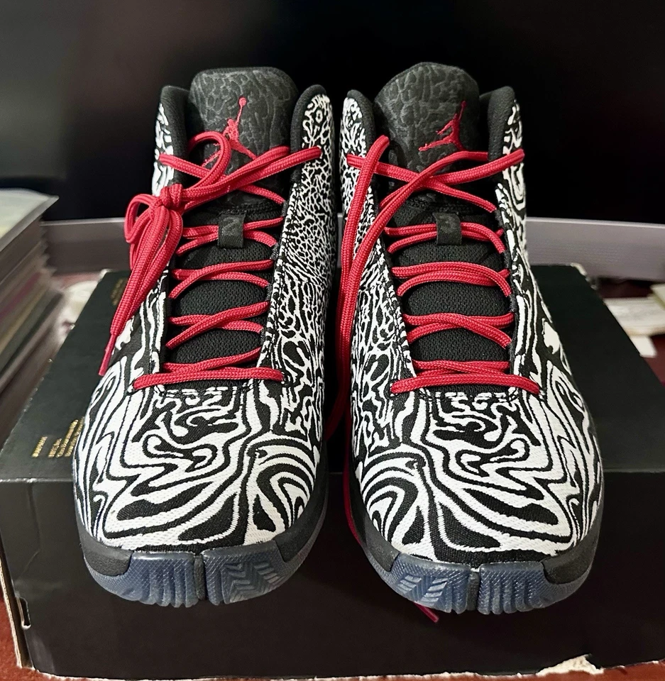 Novo Jordan Super Fly 4 JCRD Branco/Ginásio Vermelho-Preto INFRRD Tamanho 11 - Imagem 4 de 4