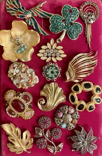 Vintage Jewelry Lot Brooches Trifari, BSK, Lisner X3, Gold Fill, Sarah Cov 15 Pc