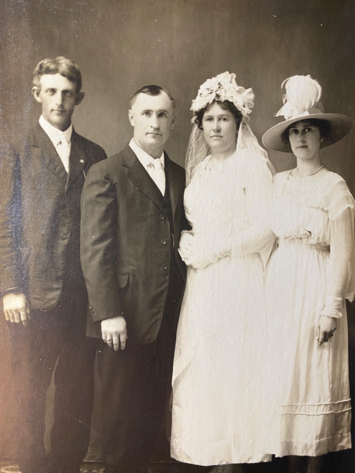 1900s BRIDE and GROOM WITH FAMILY MEMBERS antique wedding photograph AMERICANA